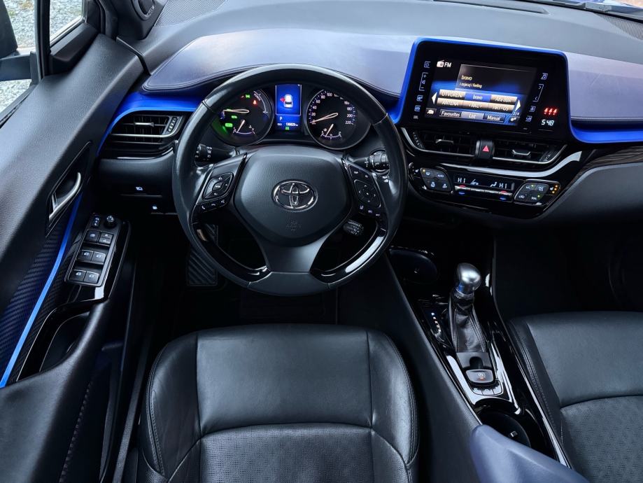 TOYOTA C-HR 1.8 HYBRID•FULL LED•KAMERA•PDC•18COL•KOŽA•JBL•SERVISNA•, fotografija 15