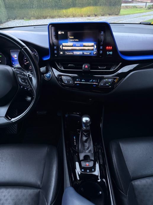 TOYOTA C-HR 1.8 HYBRID•FULL LED•KAMERA•PDC•18COL•KOŽA•JBL•SERVISNA•, fotografija 16