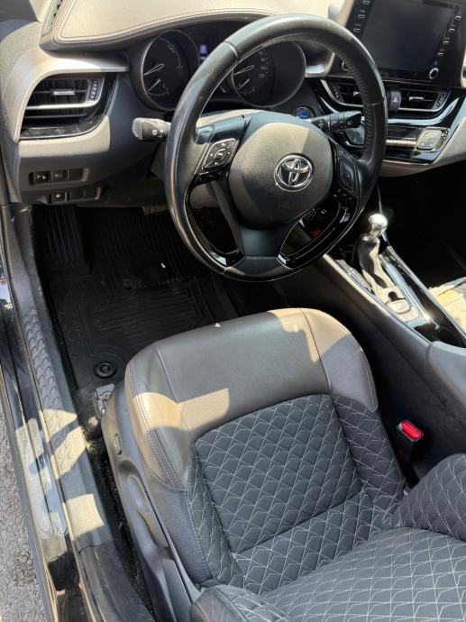 TOYOTA C-HR HYBRID MC 2.0 HSD 5D CHIC full oprema automatik prvi vlasn, fotografija 8
