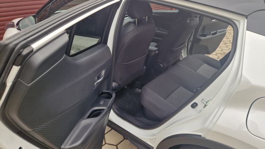 Toyota C-HR 2.0 Hybrid 184 KS | 2022. | 40.000 km | C-LUB | Bi-Tone, fotografija 6