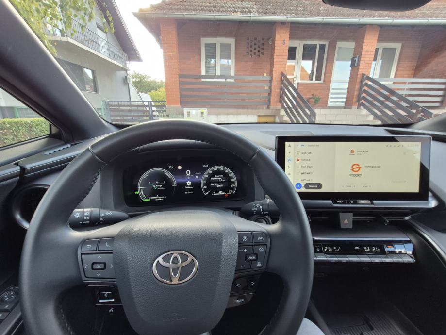 Toyota C-HR 2,0 Hybrid 1. vlasnik, fotografija 7