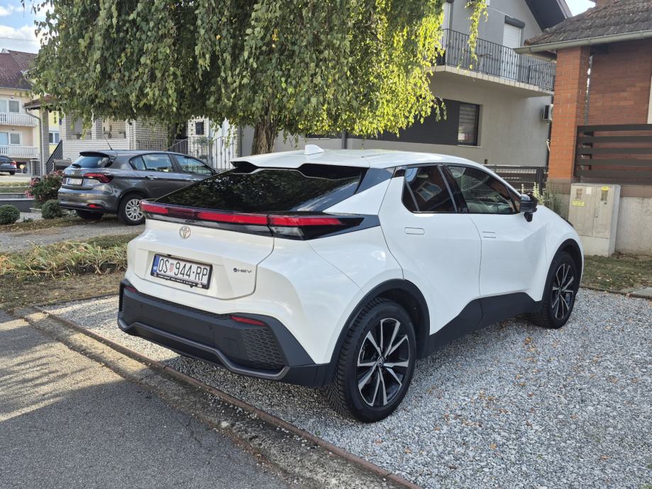 Toyota C-HR 2,0 Hybrid 1. vlasnik, fotografija 2