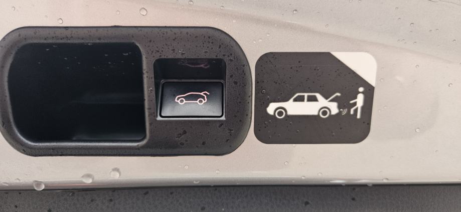 Toyota C-HR 2.0 HYBRID 135kWt FULL OPREMA ***AKCIJA ***, fotografija 14