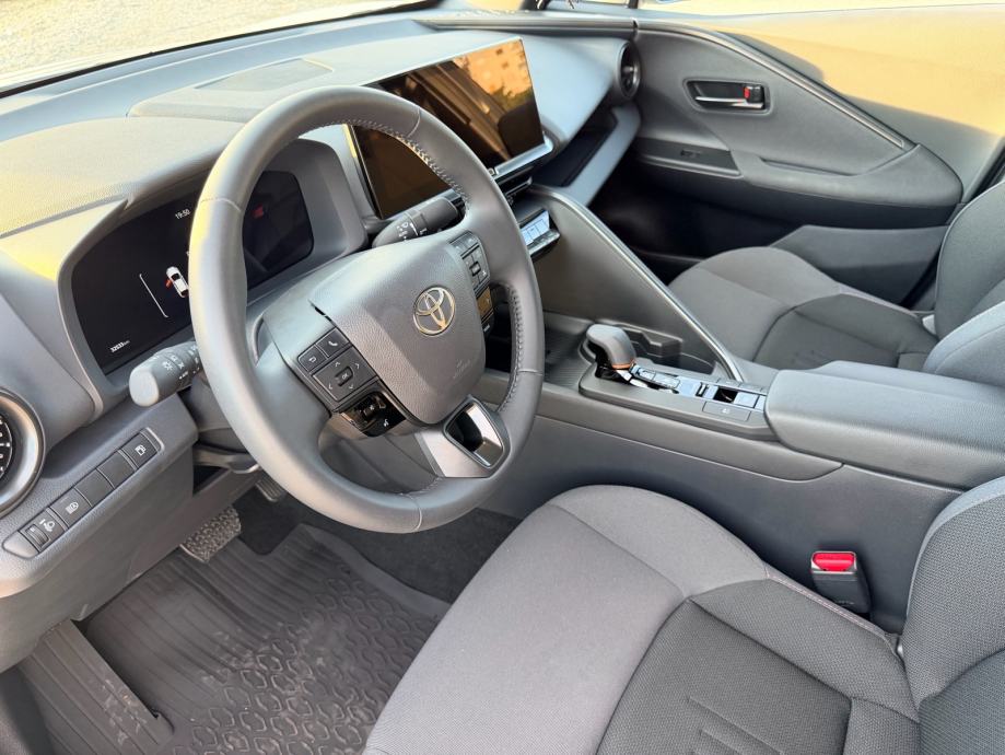 Toyota C-HR, HEV 1,8, C-OOL, HR, 1. vlasnik, reg. godinu dana, fotografija 11