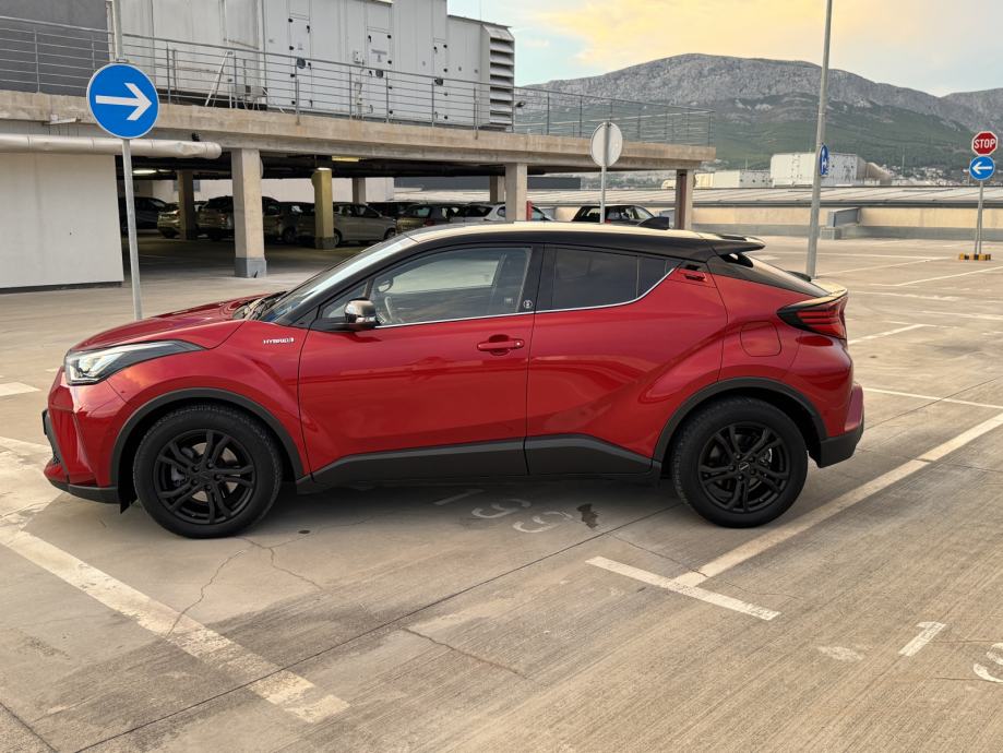 Toyota CH-R 2020 1.8 Automatik, fotografija 4