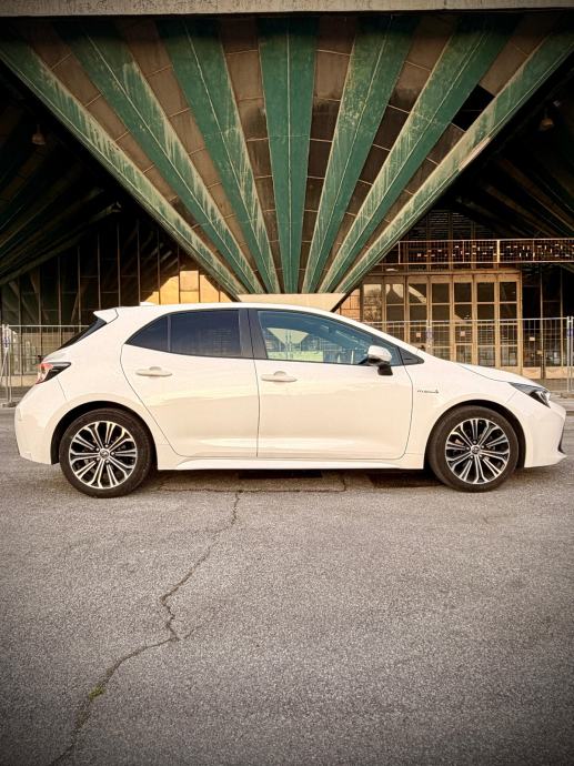 Toyota Corolla 1.8. Hybrid automatik SOL oprema, fotografija 5