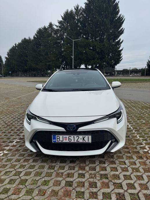 Toyota Corolla 2.0 Hybrid Lounge, 2019., 80.000 km, fotografija 2