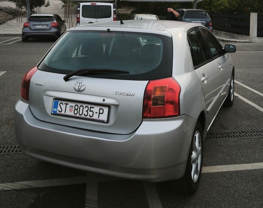 Toyota Corolla, 31.000km, 1.vlasnik, 1.4i automatik, fotografija 4