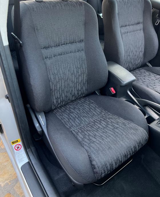 Toyota Corolla, 31.000km, 1.vlasnik, 1.4i automatik, fotografija 17