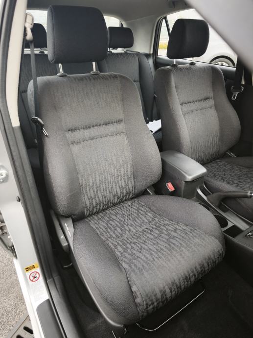 Toyota Corolla, 31.000km, 1.vlasnik, 1.4i automatik, fotografija 15