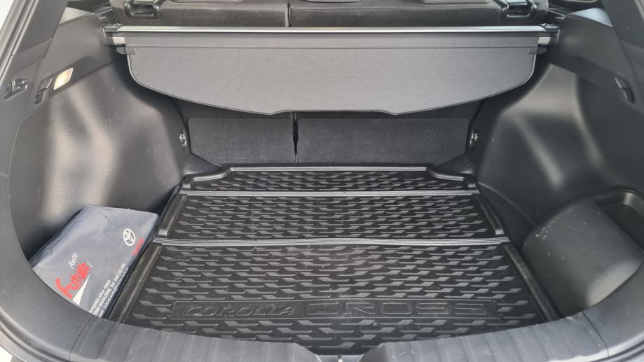Toyota Corolla Cross 2.0 HEV Hybrid Automatik "1.Vlasnik" Nije uvoz", fotografija 18