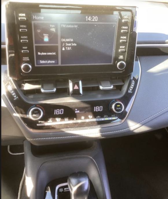 Toyota Corolla 1.8 hybrid automatik, fotografija 11