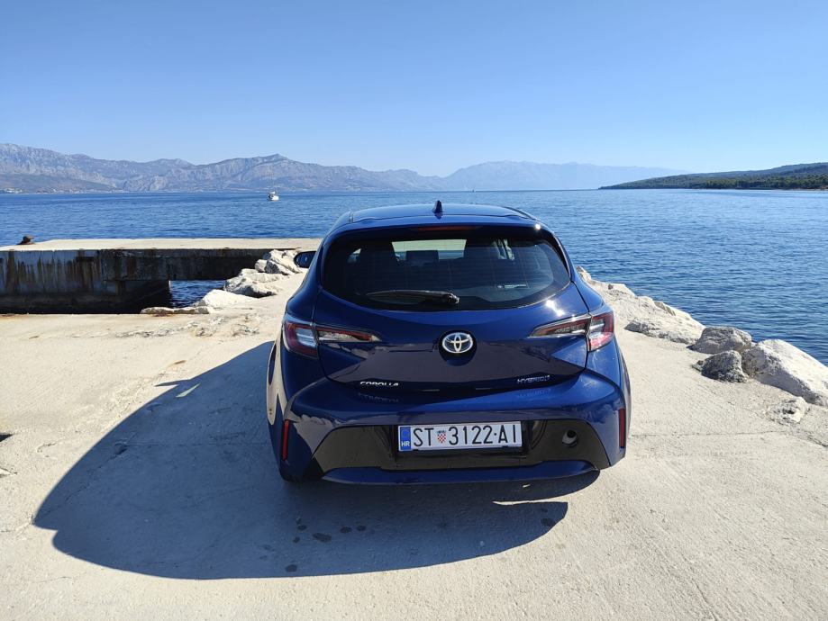 Toyota Corolla 1.8 hybrid automatik, fotografija 4