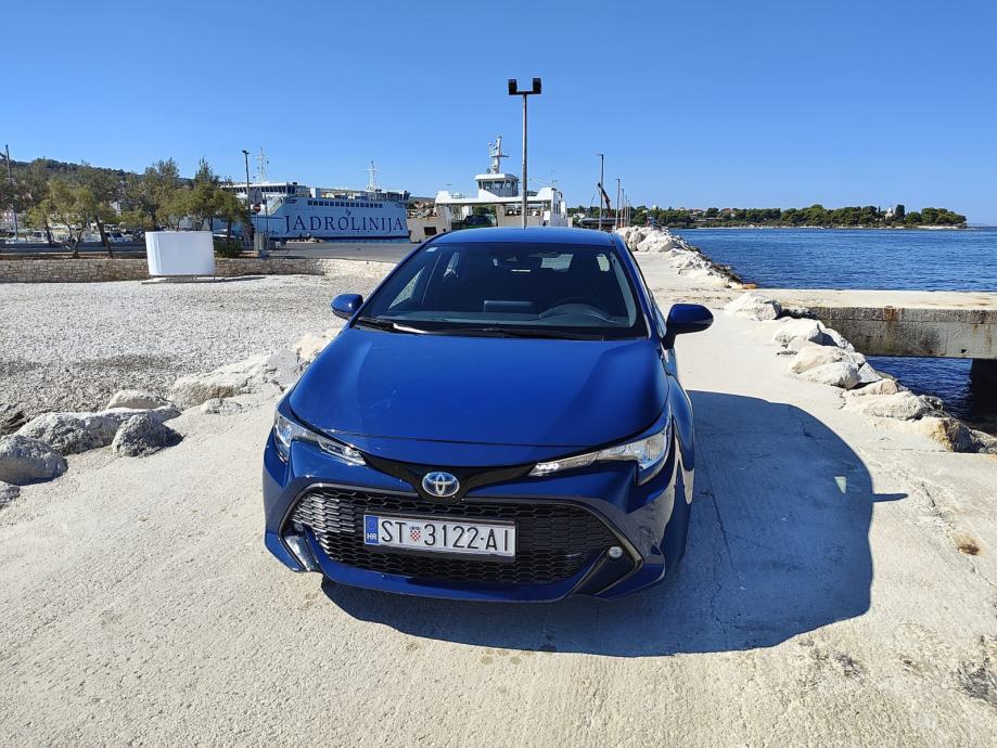 Toyota Corolla 1.8 hybrid automatik, fotografija 2