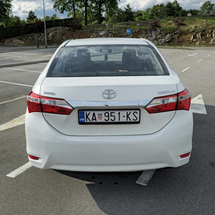 Toyota Corolla Sedan 1,4 D-4D, fotografija 6