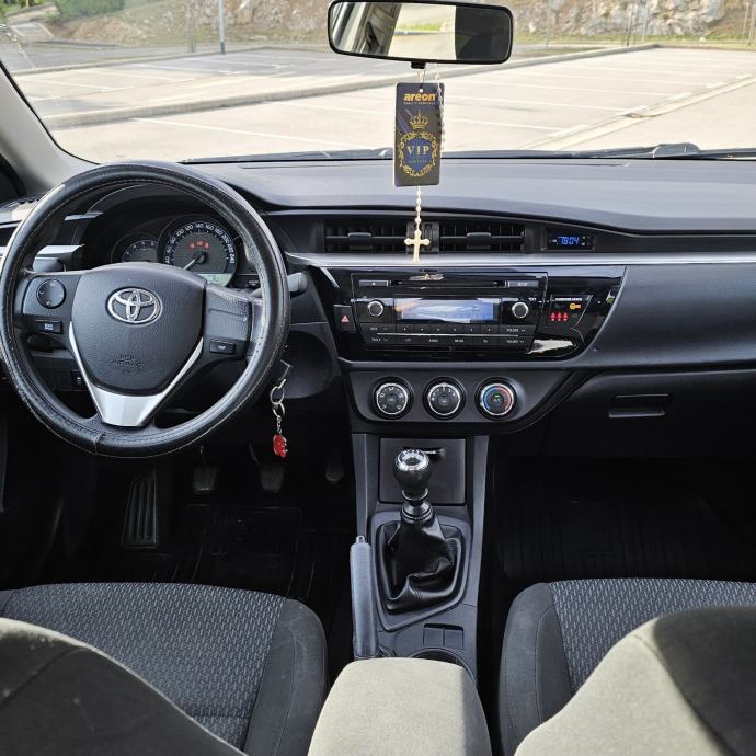 Toyota Corolla Sedan 1,4 D-4D, fotografija 9