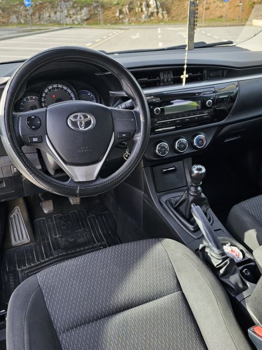 Toyota Corolla Sedan 1,4 D-4D, fotografija 10