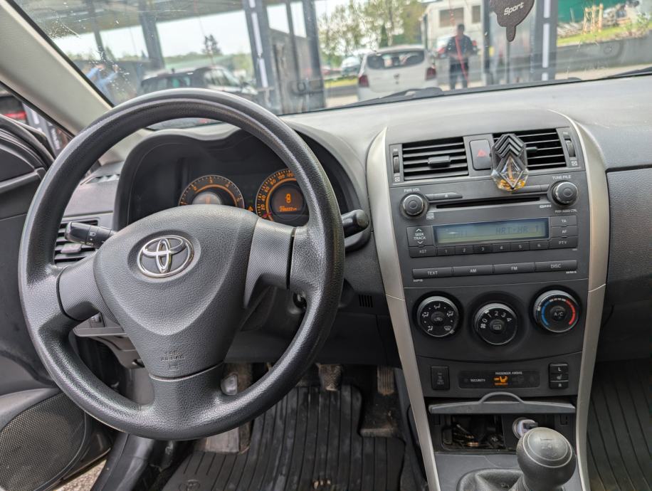 Toyota Corolla Sedan 1,4 D-4D, fotografija 6