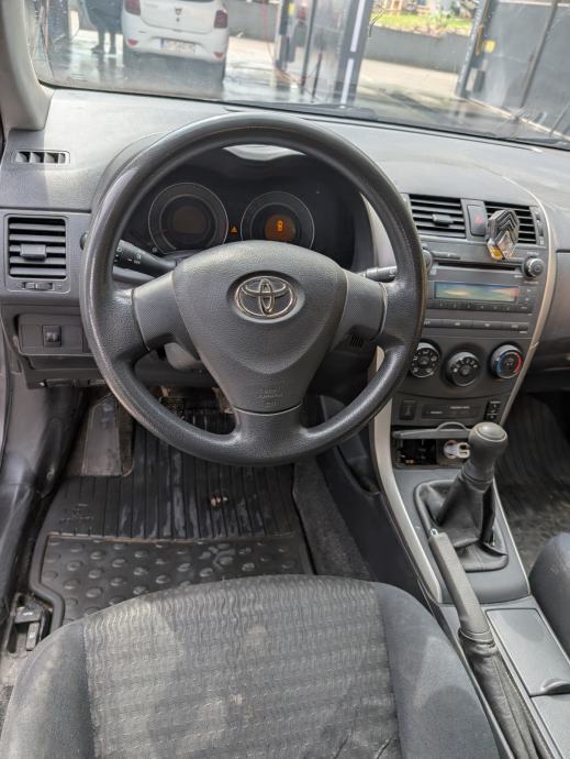 Toyota Corolla Sedan 1,4 D-4D, fotografija 5
