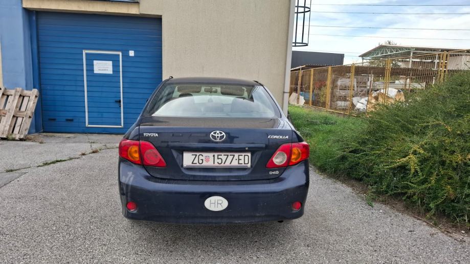 Toyota Corolla Sedan, fotografija 4