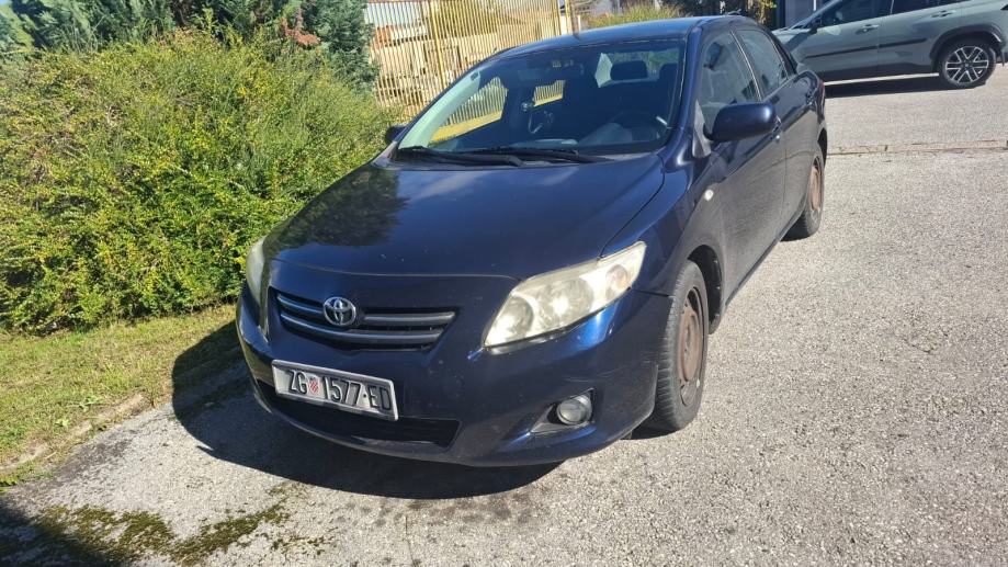 Toyota Corolla Sedan, fotografija 2