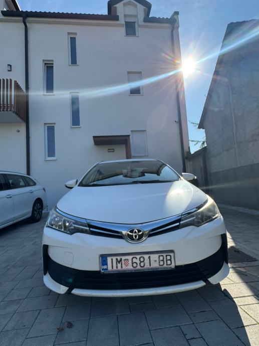 Toyota Corolla Sedan, fotografija 2