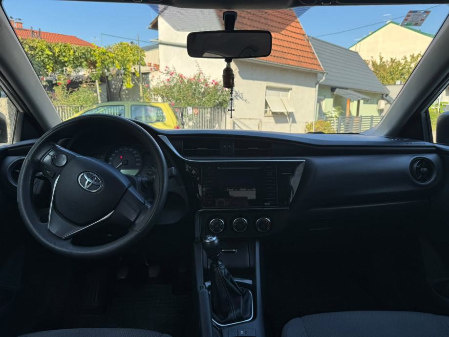 Toyota Corolla Sedan, fotografija 15