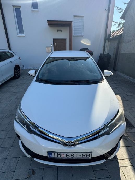 Toyota Corolla Sedan, fotografija 3