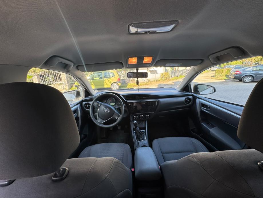 Toyota Corolla Sedan, fotografija 14