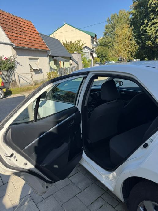 Toyota Corolla Sedan, fotografija 5
