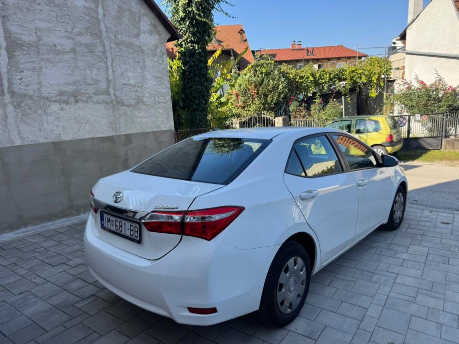 Toyota Corolla Sedan, fotografija 10