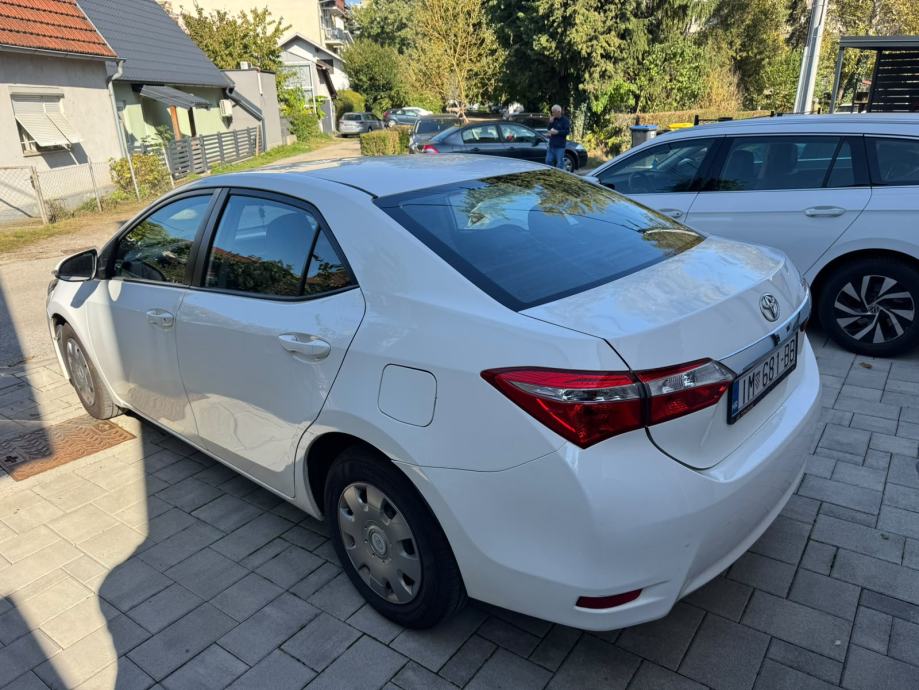 Toyota Corolla Sedan, fotografija 7
