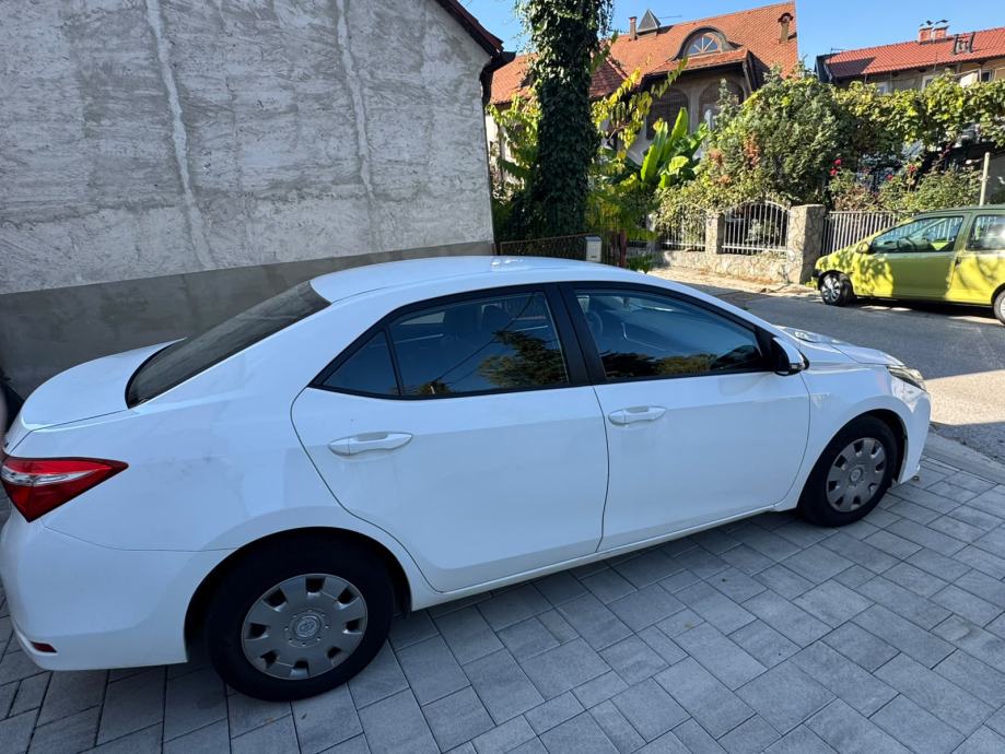 Toyota Corolla Sedan, fotografija 6