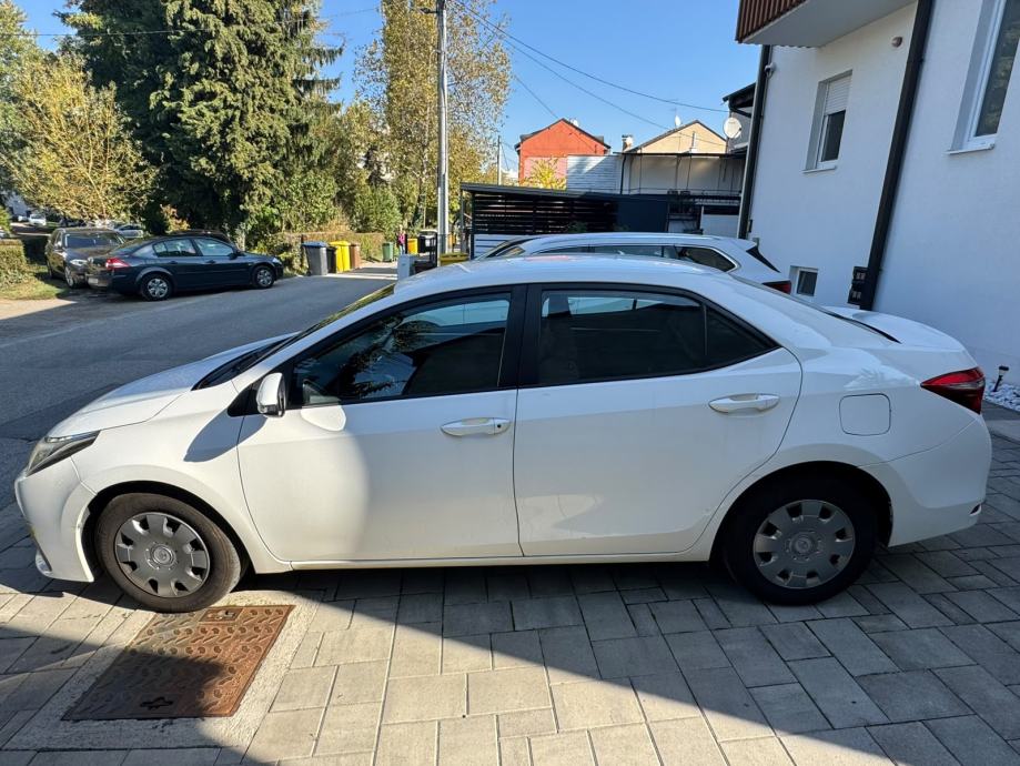 Toyota Corolla Sedan, fotografija 8