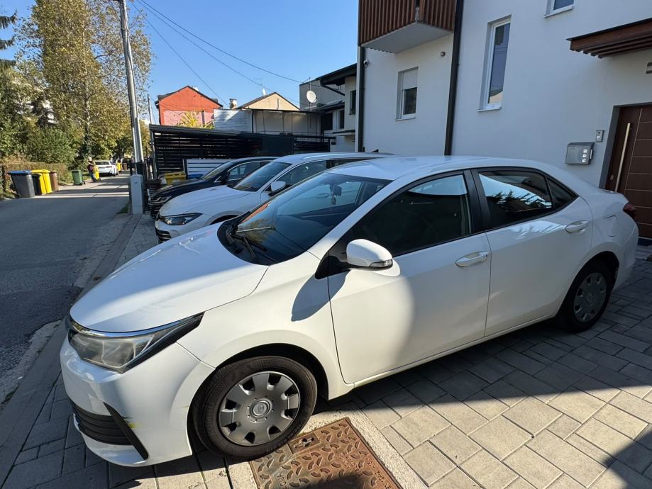 Toyota Corolla Sedan, fotografija 9