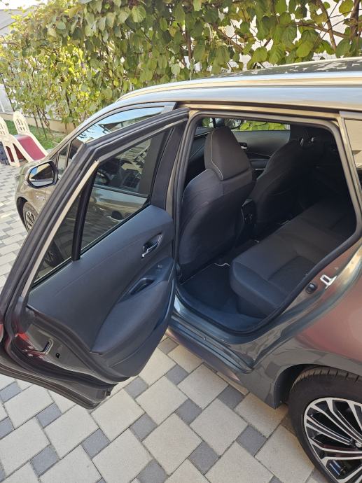 Toyota Corolla SW 2,0 VVT-i hybrid automatic CVT, fotografija 11