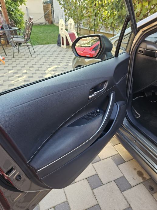 Toyota Corolla SW 2,0 VVT-i hybrid automatic CVT, fotografija 13