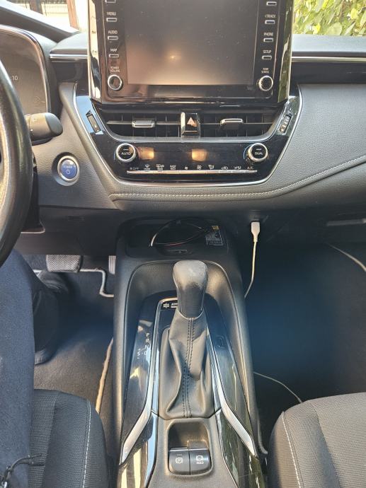 Toyota Corolla SW 2,0 VVT-i hybrid automatic CVT, fotografija 16