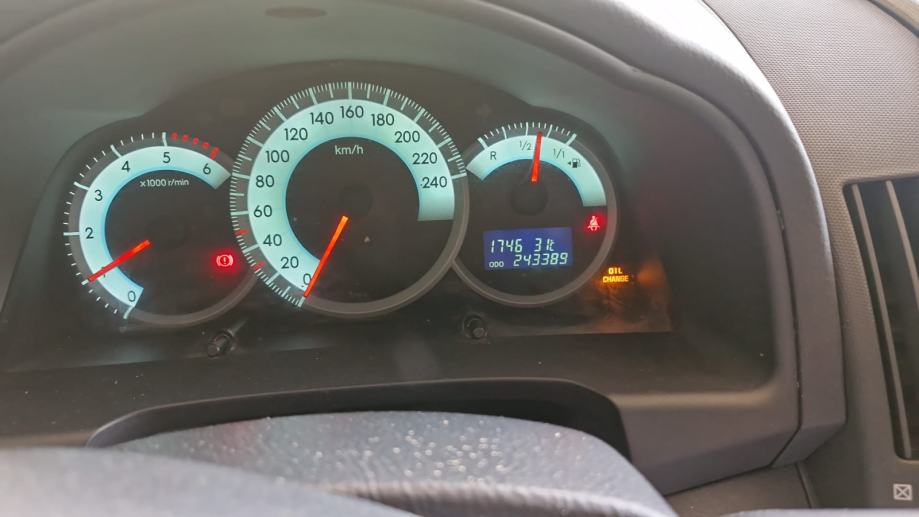 Toyota Corolla Verso 2,2 D-4D, fotografija 13