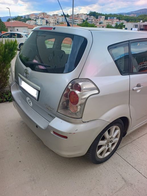 Toyota Corolla Verso 2,2 D-4D, fotografija 3