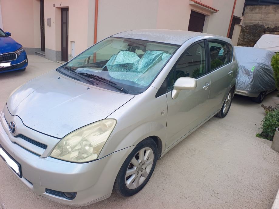 Toyota Corolla Verso 2,2 D-4D, fotografija 2