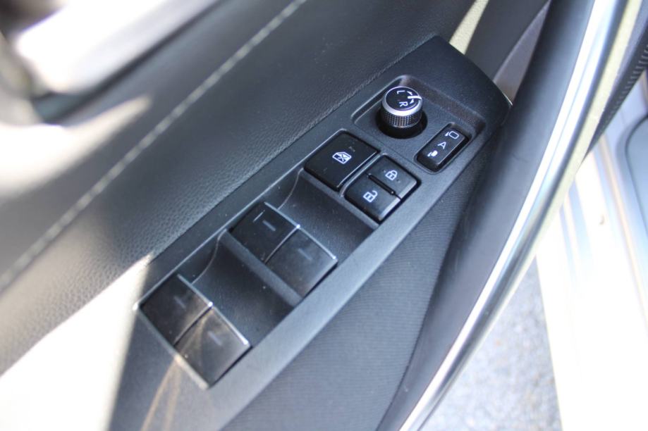 Toyota Corolla Wagon 1.8 Hybrid AUTOMATIK *LED, NAVIGACIJA, KAMERA*, fotografija 18