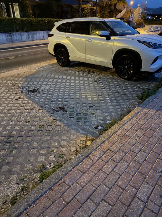 Toyota Highlander 2,5 automatik, fotografija 7
