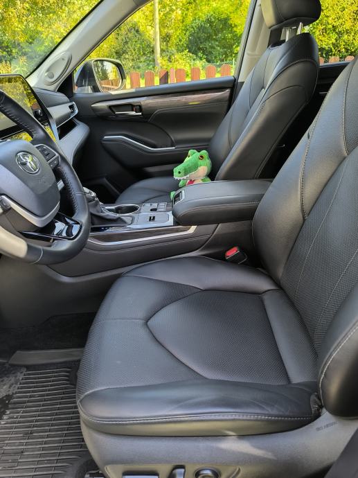 Toyota Highlander 2.5 HEV Executive AWD (2024.) – Reg. do 27.07.2027., fotografija 7