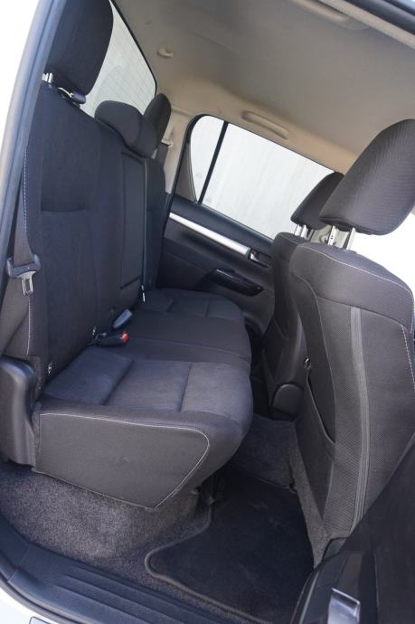 Toyota Hilux 2.4 D-4D #SERVISNA#TVORNIČKO JAMSTVO#U PDV-U#LEASING#, fotografija 9