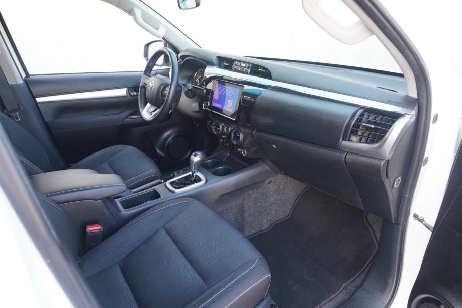 Toyota Hilux 2.4 D-4D #SERVISNA#TVORNIČKO JAMSTVO#U PDV-U#LEASING#, fotografija 10