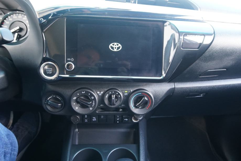 Toyota Hilux 2.4 D-4D #SERVISNA#TVORNIČKO JAMSTVO#U PDV-U#LEASING#, fotografija 15