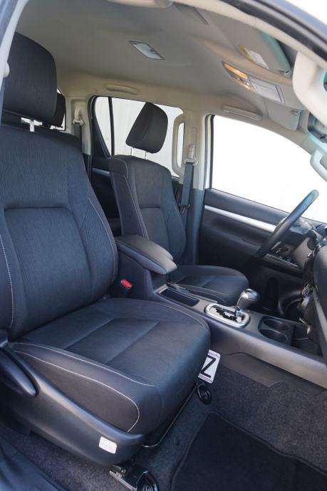 Toyota Hilux 2.4 D-4D #SERVISNA#TVORNIČKO JAMSTVO#U PDV-U#LEASING#, fotografija 17