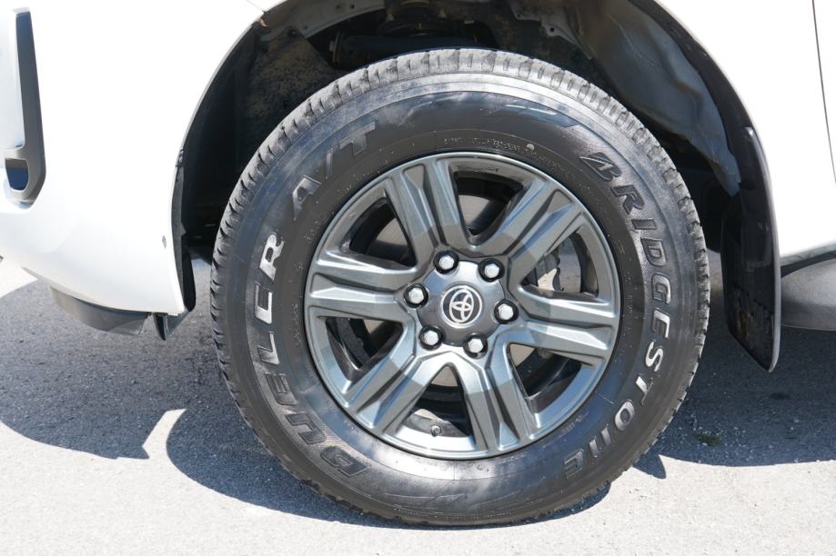 Toyota Hilux 2.4 D-4D #SERVISNA#TVORNIČKO JAMSTVO#U PDV-U#LEASING#, fotografija 18