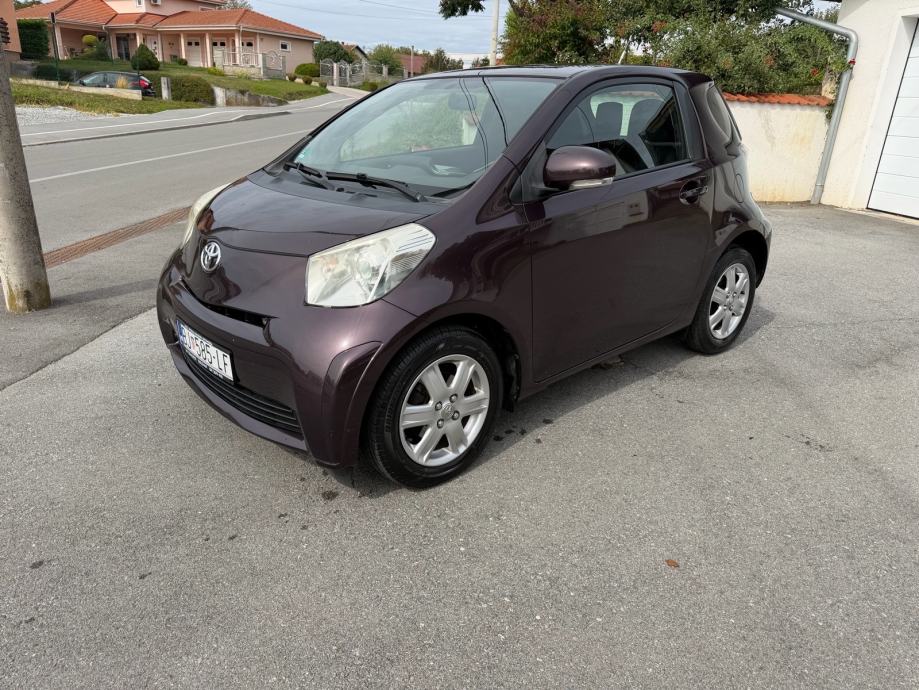 Toyota iQ